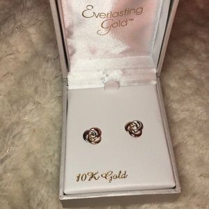 Everlasting gold earrings